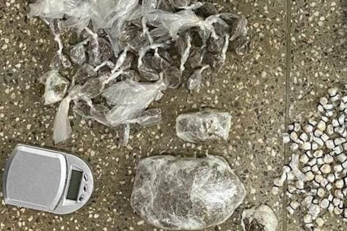 Homem é preso por suspeita de tráfico de drogas em Itapuã