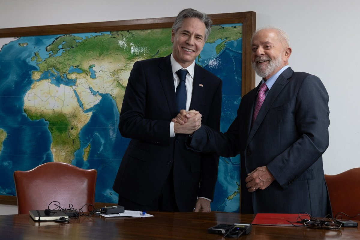 "Laços mais fortes do que nunca", diz Antony Blinken sobre relação dos EUA com o Brasil