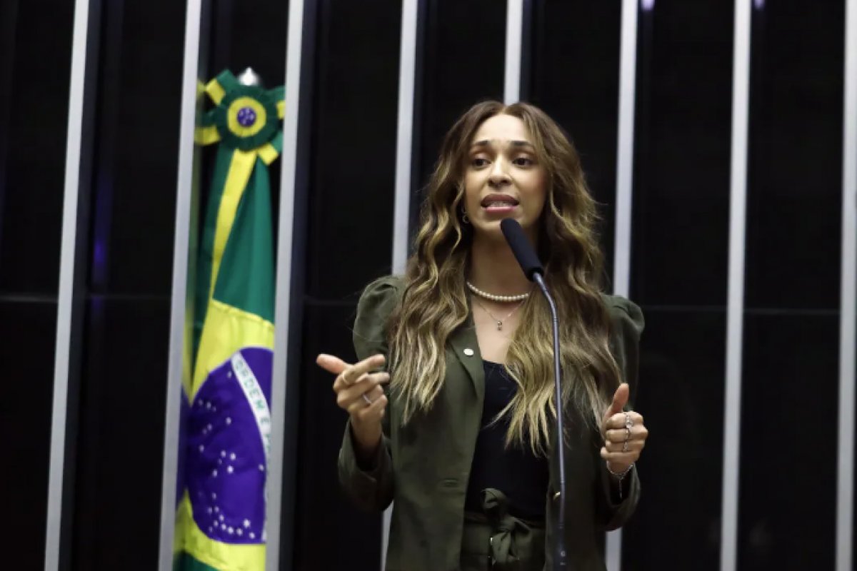 Deputada Erika Hilton se torna a primeira líder parlamentar trans do Congresso