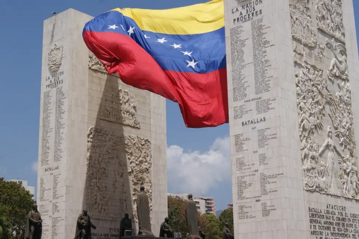 Vídeo: colapso de mina de ouro ilegal mata pelo menos 15 pessoas na Venezuela