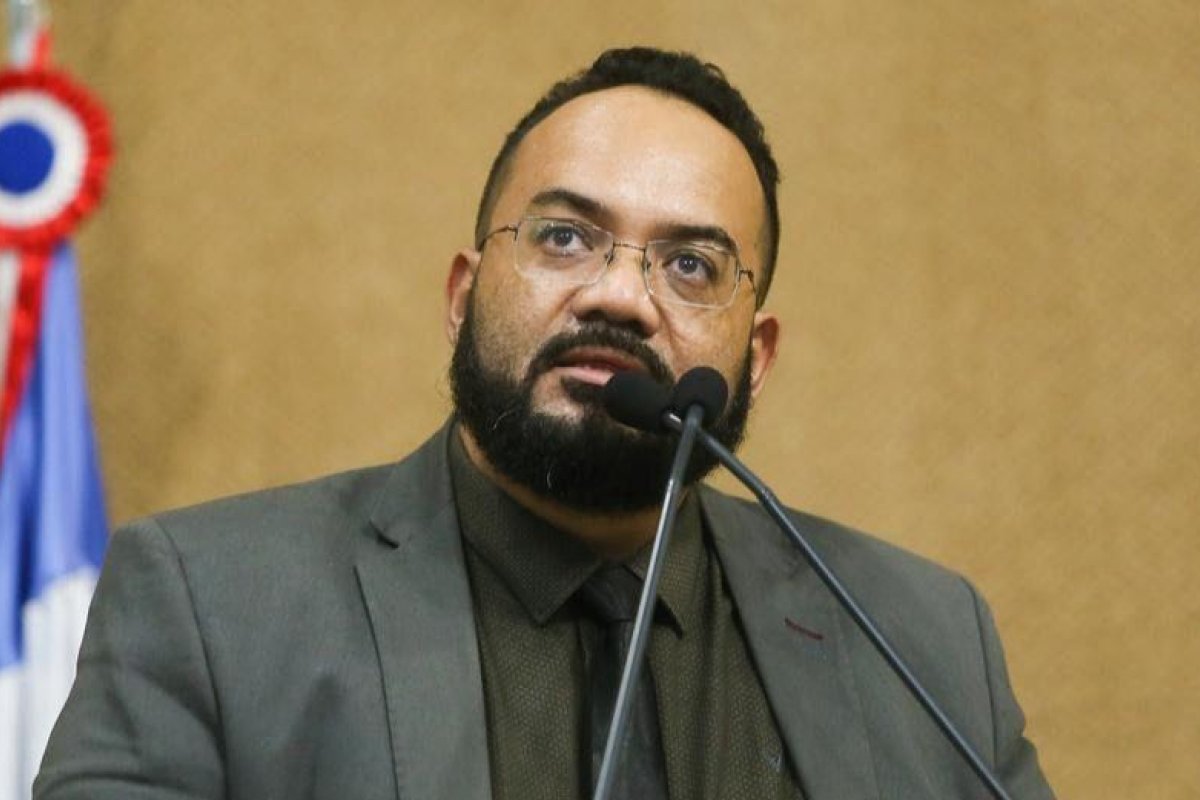 Leandro de Jesus apresenta PL que torna Lula 'persona non grata' na Bahia