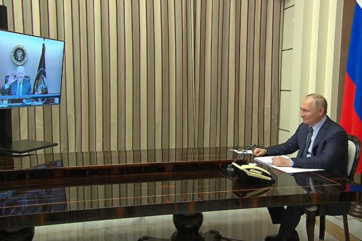 Porta-voz de Putin chama Biden de 'cowboy de Hollywood' em resposta a xingamento