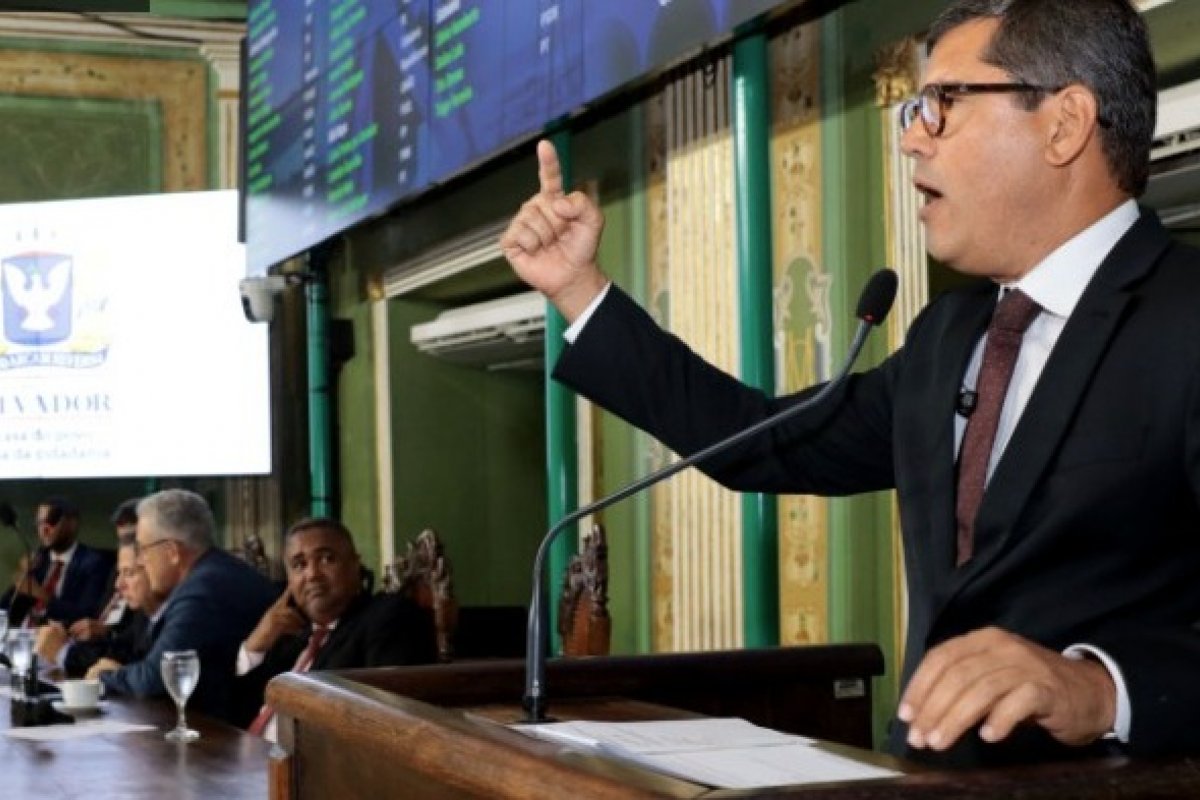 Tinoco solicita que governo da Bahia revogue portaria sobre aprovação em massa de alunos