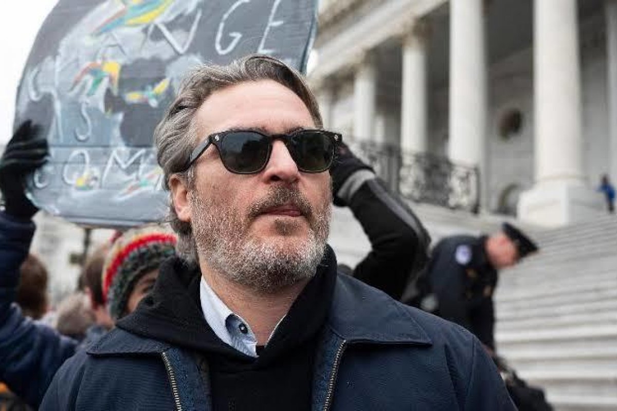Joaquin Phoenix é detido em protesto contra aquecimento global nos EUA