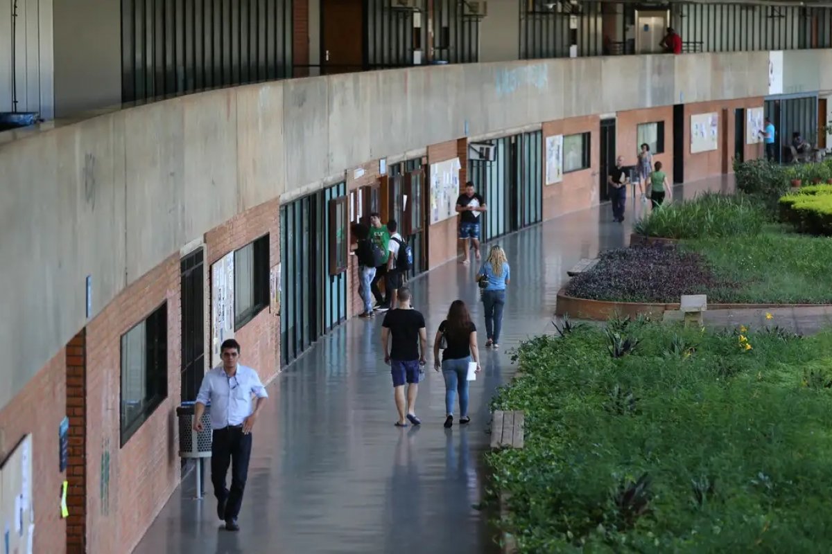 Universidades federais anulam lista de espera do Sisu por novo erro do MEC