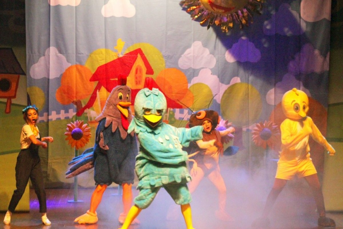 Espetáculo da Galinha Pintadinha é apresentado no Teatro Jorge Amado