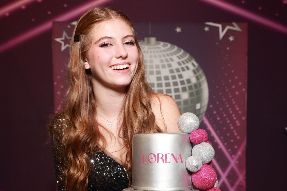 Famosos prestigiam festa de aniversário de Lorena Queiroz!