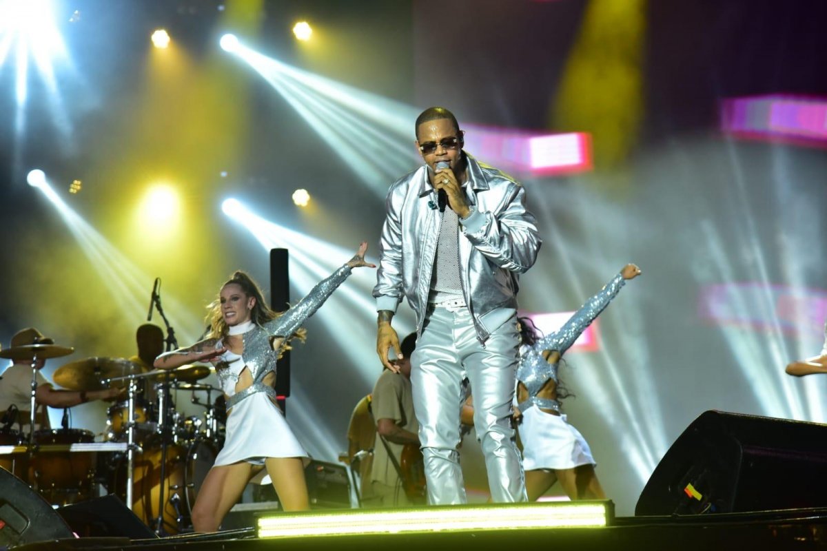 Ministério Público vai investigar contratação de Léo Santana em Alagoas