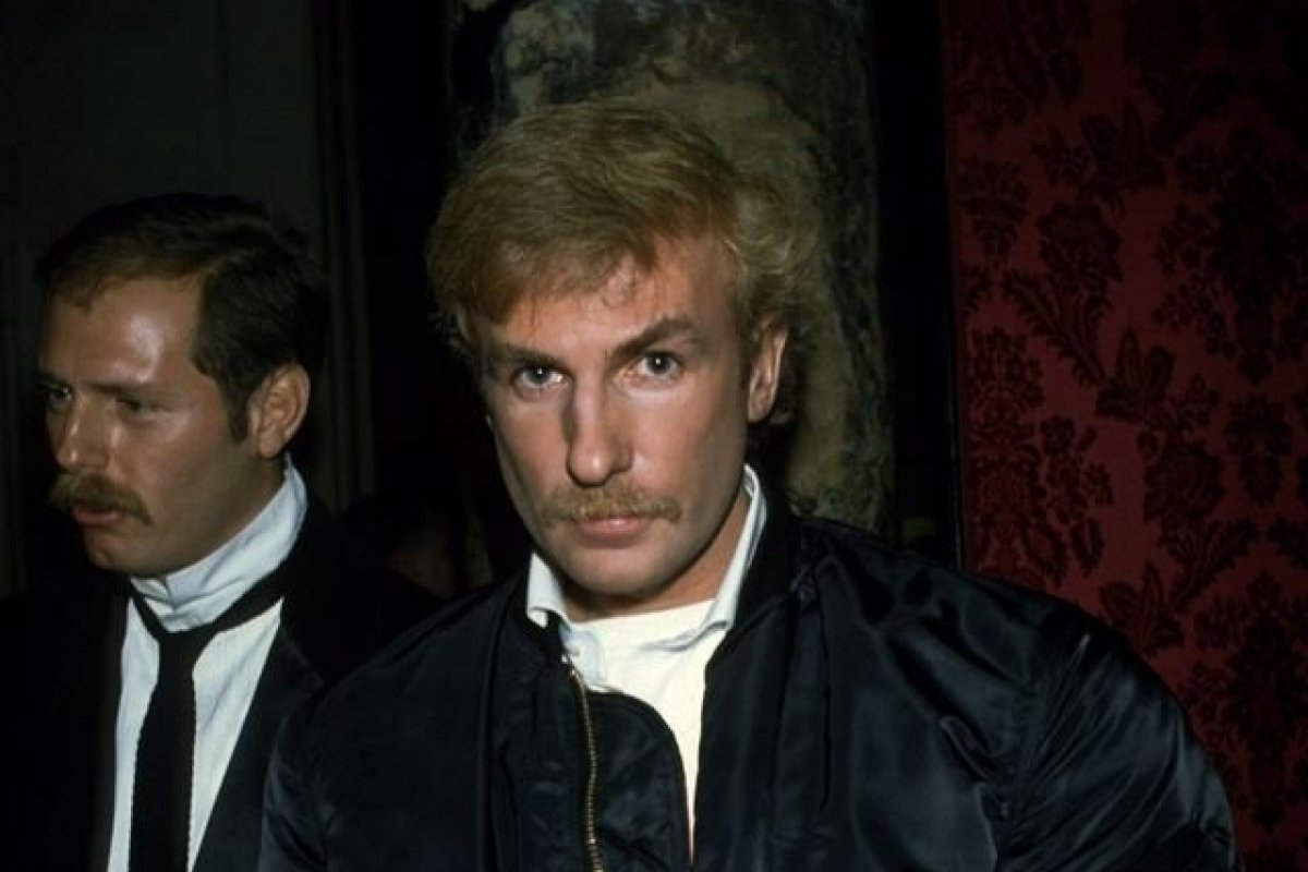 Morre o estilista francês Claude Montana, conhecido como “Rei das Ombreiras”