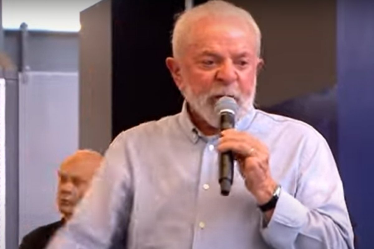 Vídeo: Lula usa evento oficial para falar de eleição e alertar contra voto em 'imbecil'