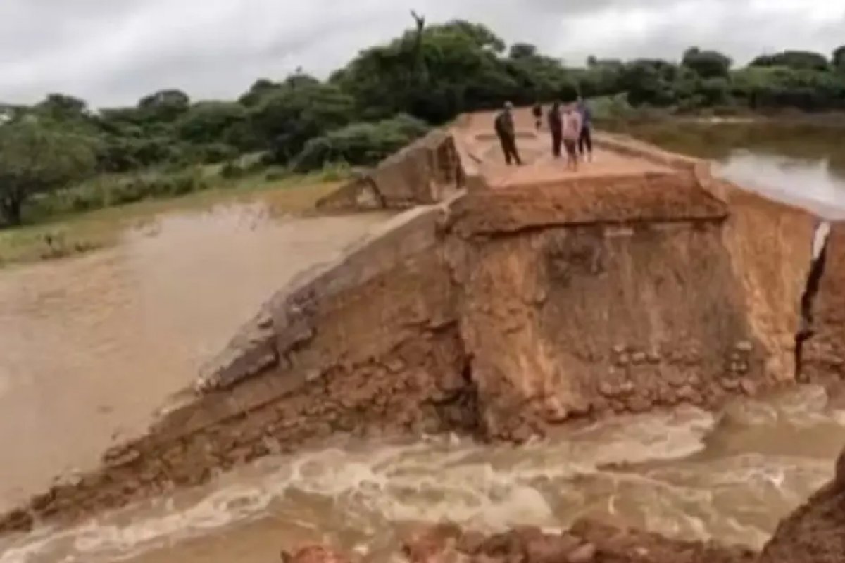 Barragem rompe pela quinta vez e deixa cerca de 3 mil famílias isoladas em Angical