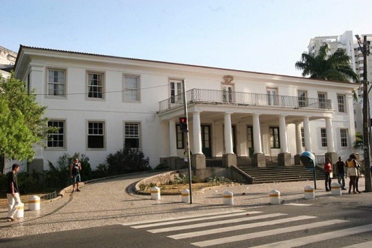 MEC suspende homologação de concurso para contratação de professores de Direito da Ufba