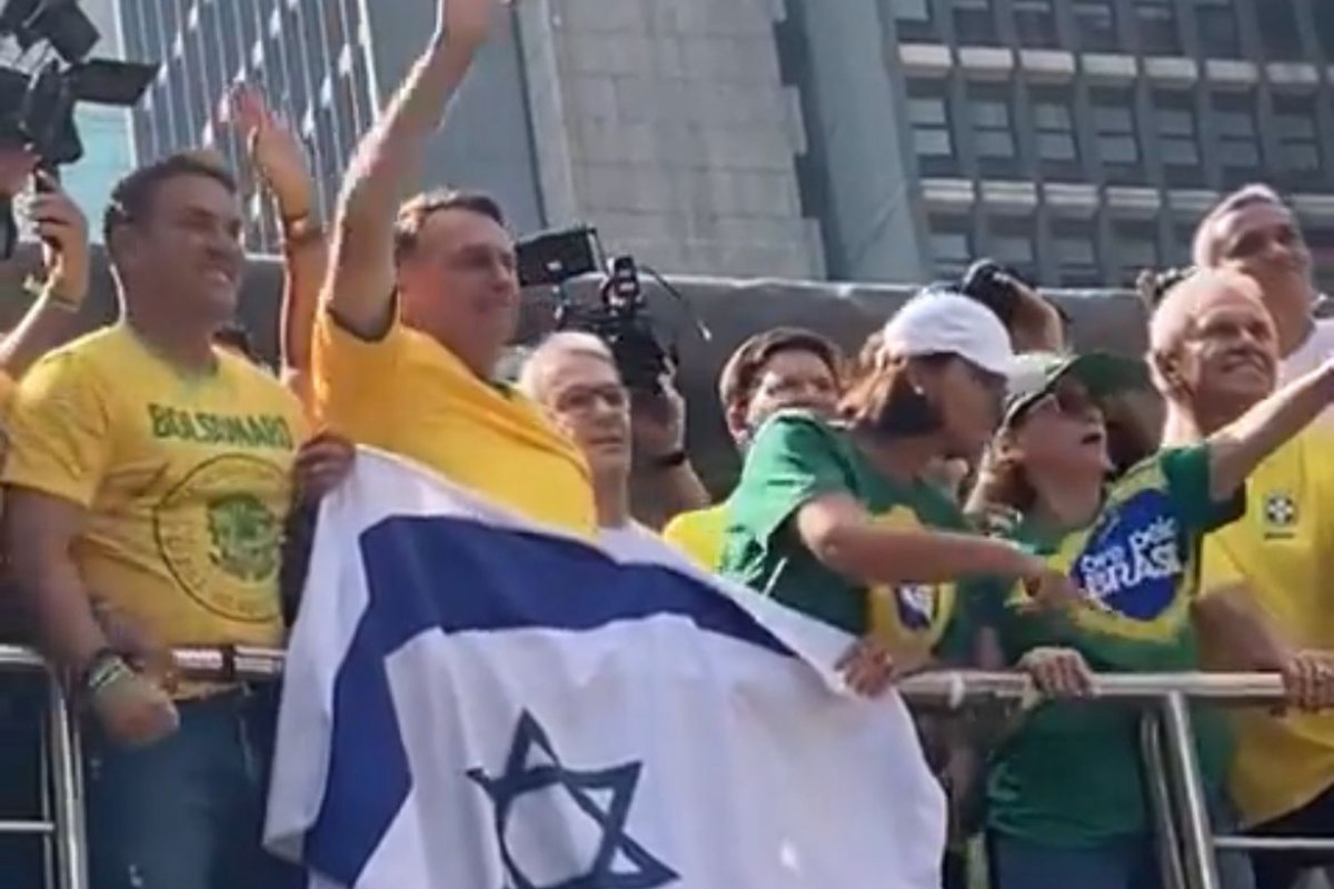 Vídeo: Ato por Bolsonaro reúne deputados e governadores