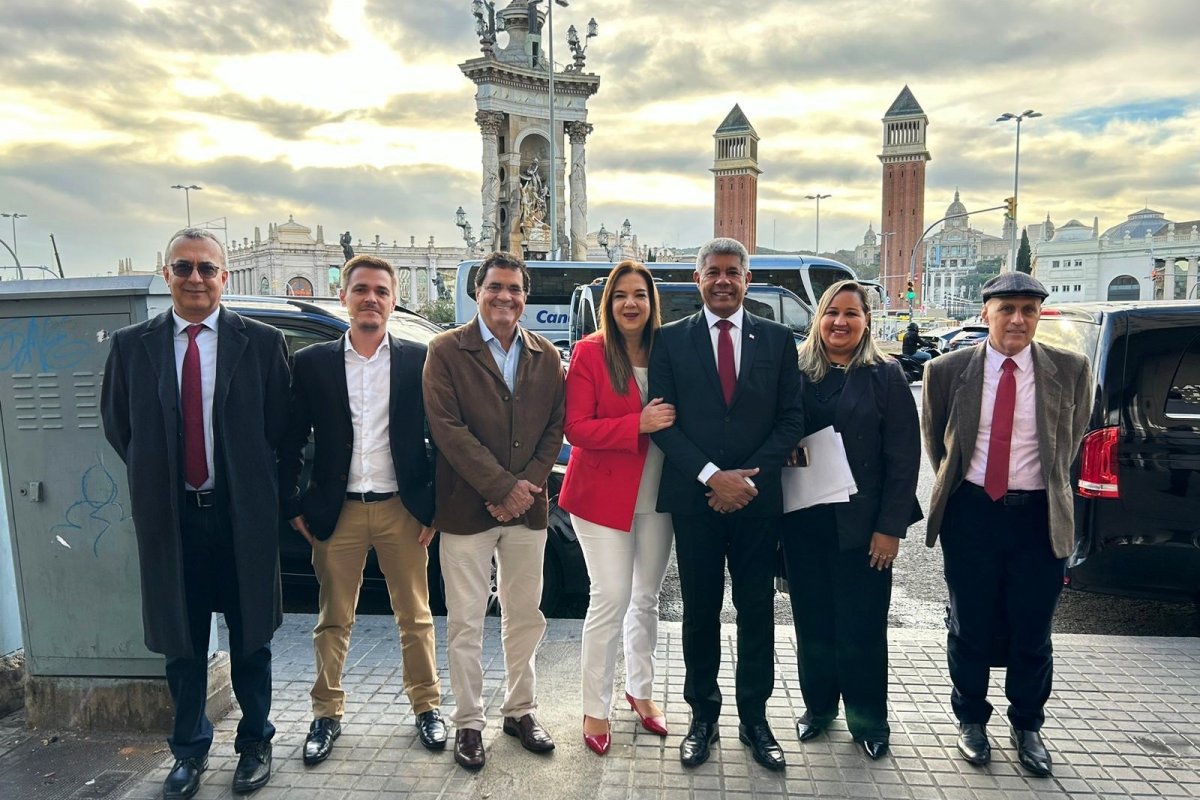 Na Espanha, Jerônimo conhece tratamento revolucionário contra o câncer e negocia uso na Bahia