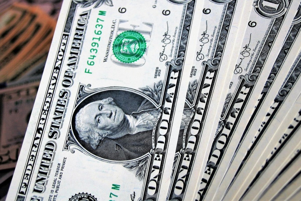 Dólar registra queda após IPCA-15 ficar abaixo da expectativa