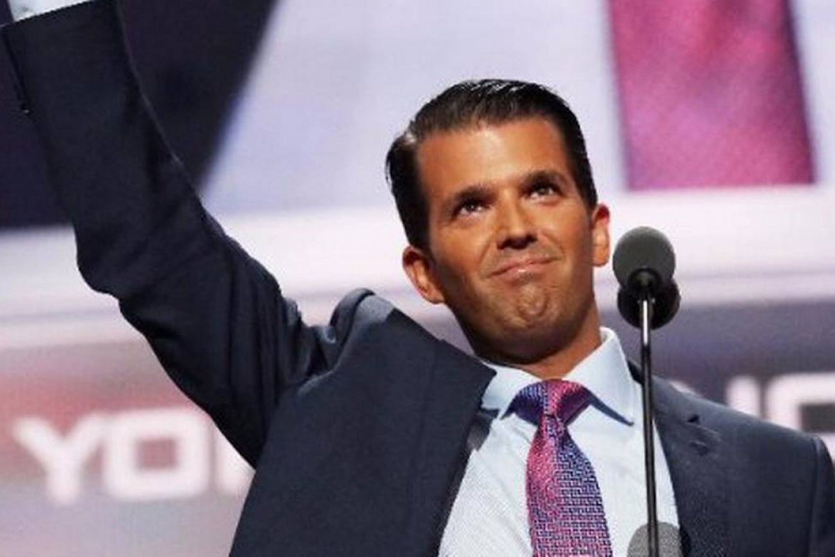 Filho de Donald Trump recebe carta com pó branco e ameaça de morte