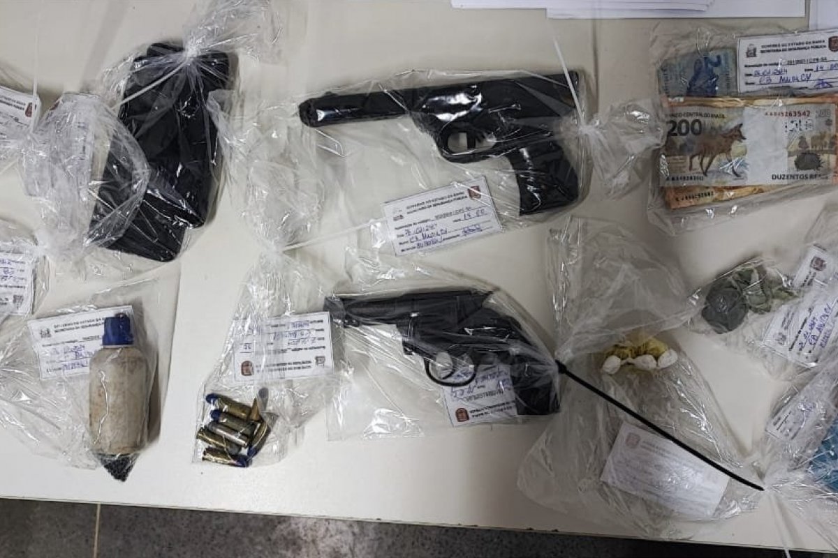 Operação policial resulta na prisão de homem com armas e drogas em João Dourado