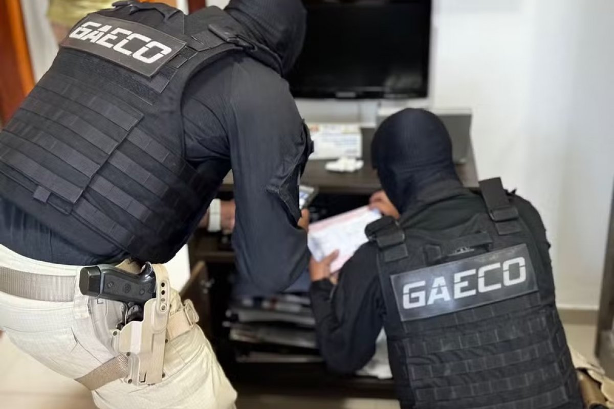 Três suspeitos são detidos em operação da PF contra grupo especializado em fraudes na retirada da CNH na Bahia