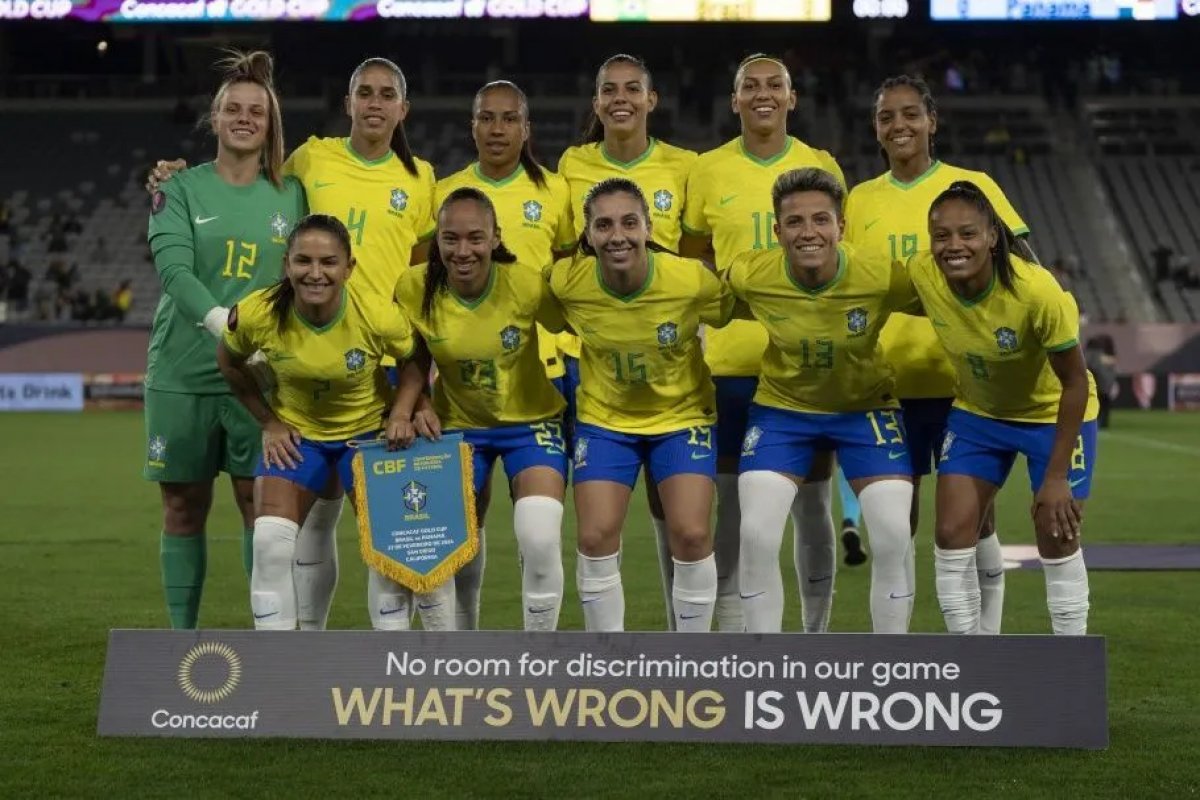 Seleção feminina goleia Panamá e assume liderança de grupo na Copa Ouro