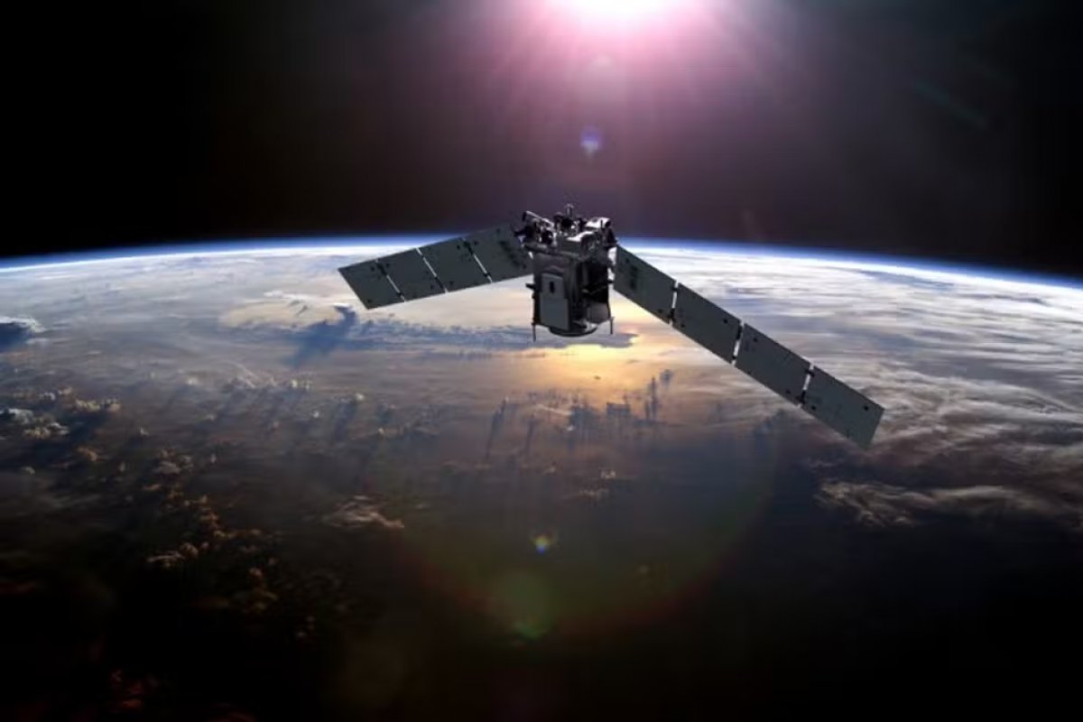 Defesa dos EUA monitora possível colisão entre espaçonave e satélite russo