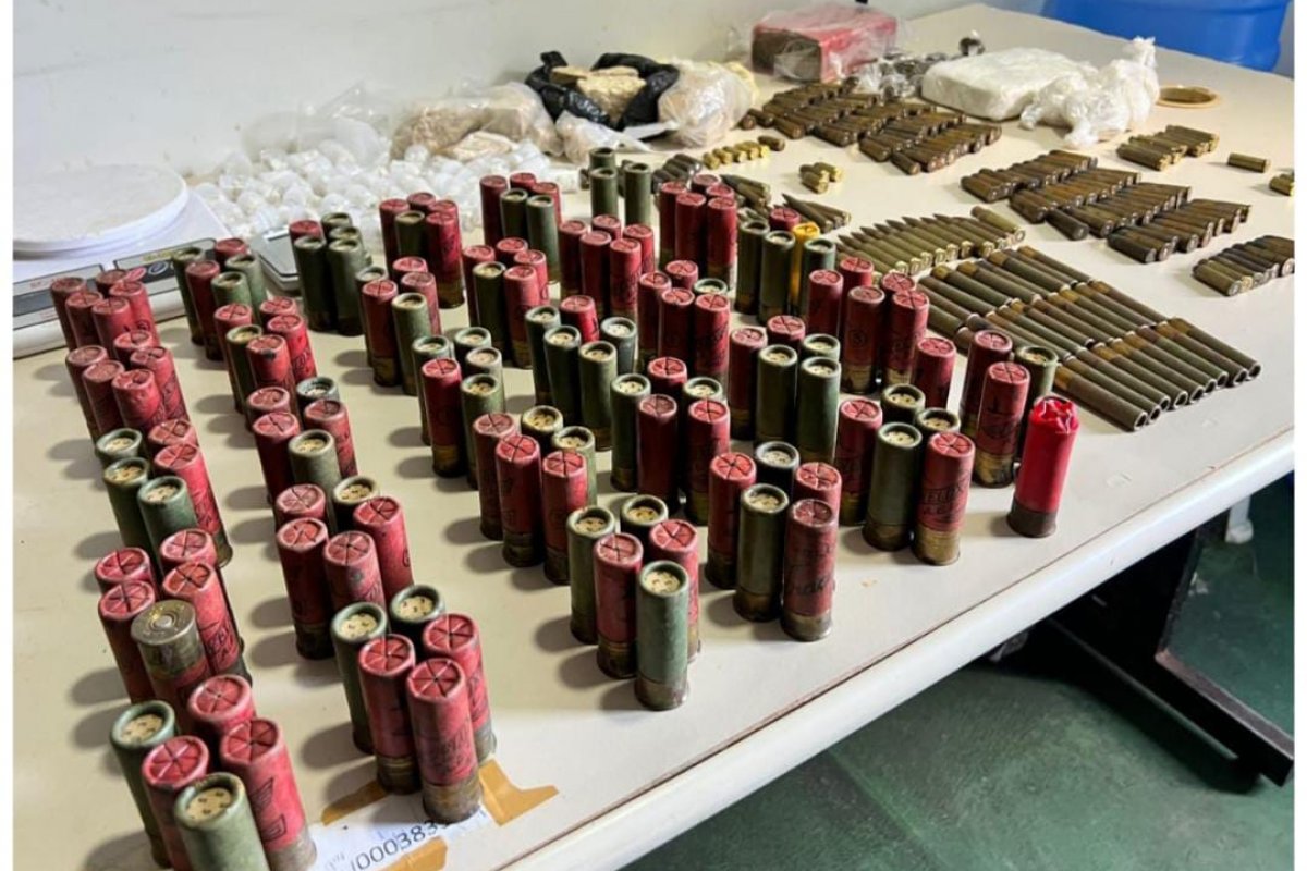 Polícia Militar encontra drogas e munições em Camaçari