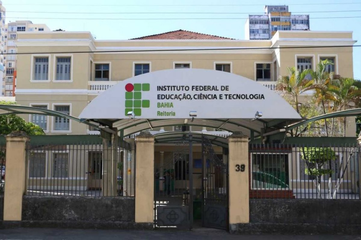 Nova reitora do IFBA toma posse em cerimônia realizada pela instituição