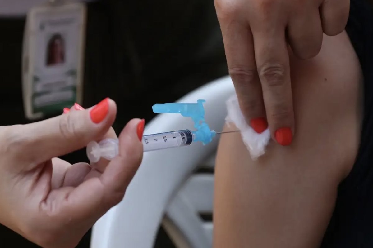 Vacinação contra Dengue segue em Salvador nesta quinta-feira (29)