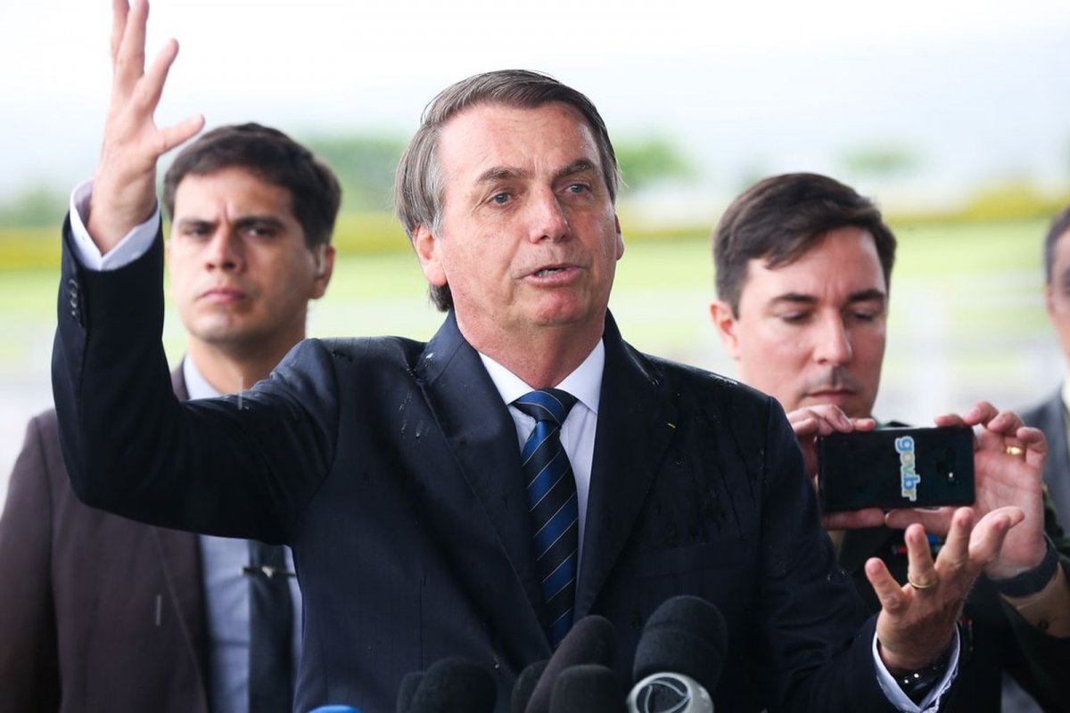 Bolsonaro critica pedido do PODEMOS contra mudança no cheque especial no Twitter