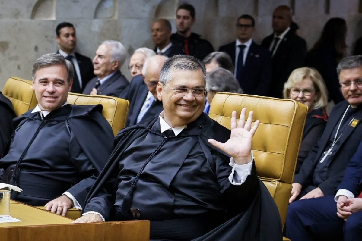 Dino vota para condenar 15 réus do 8 de Janeiro a penas de 14 a 17 anos de prisão