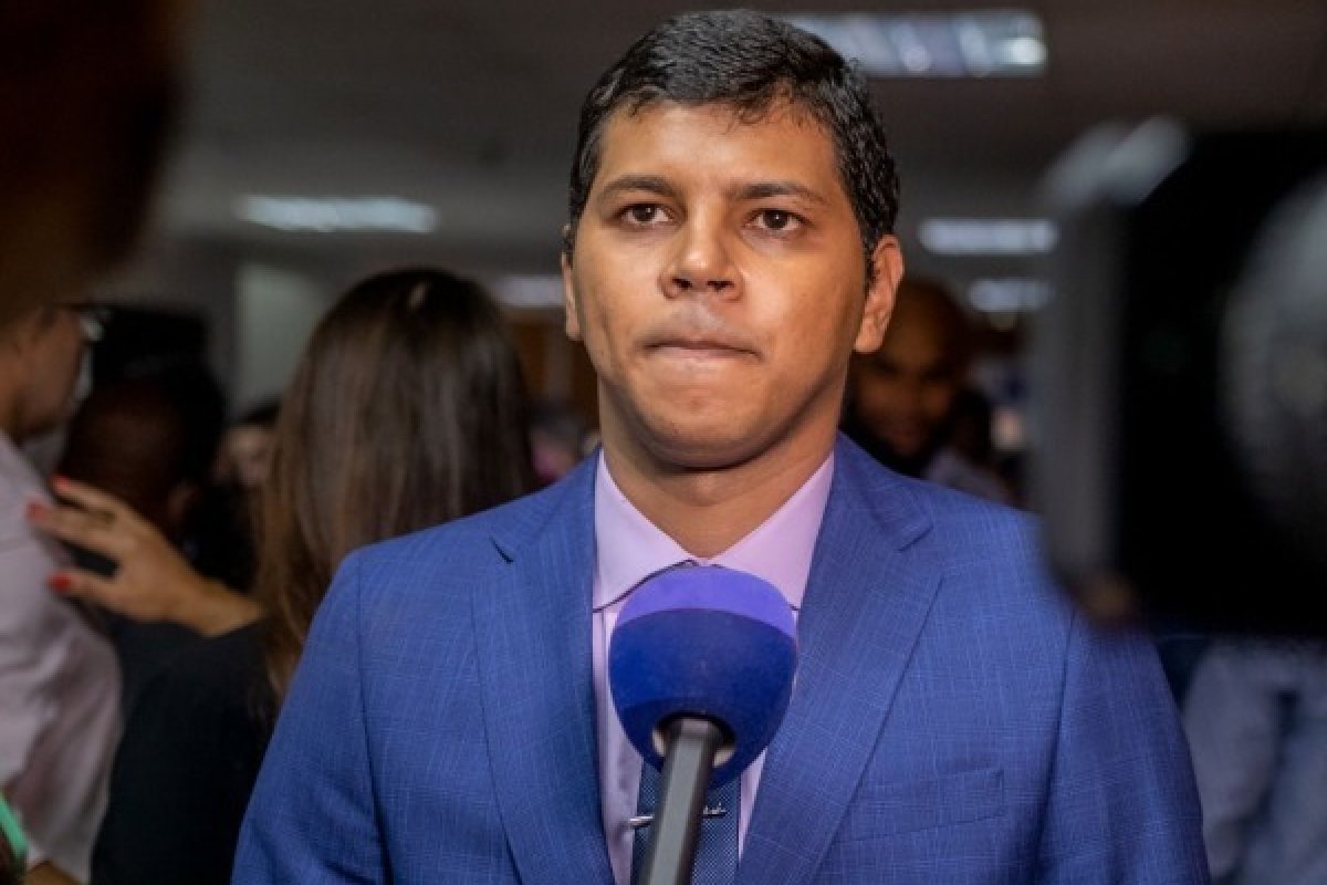 Deputado bolsonarista apresenta  PL contra uso de banheiro por identidade de gênero