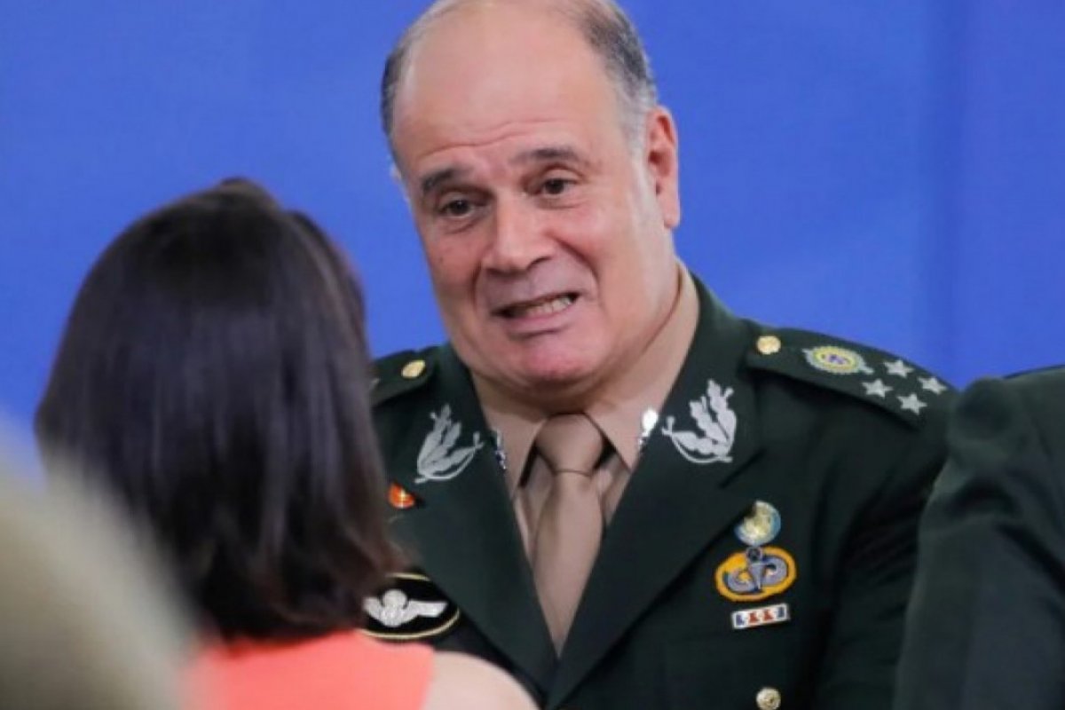 General Freire Gomes presta depoimento à PF sobre suposto golpe