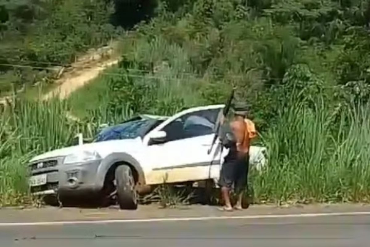 Agricultor dá carona a dois homens e sofre tentativa de assalto na Bahia