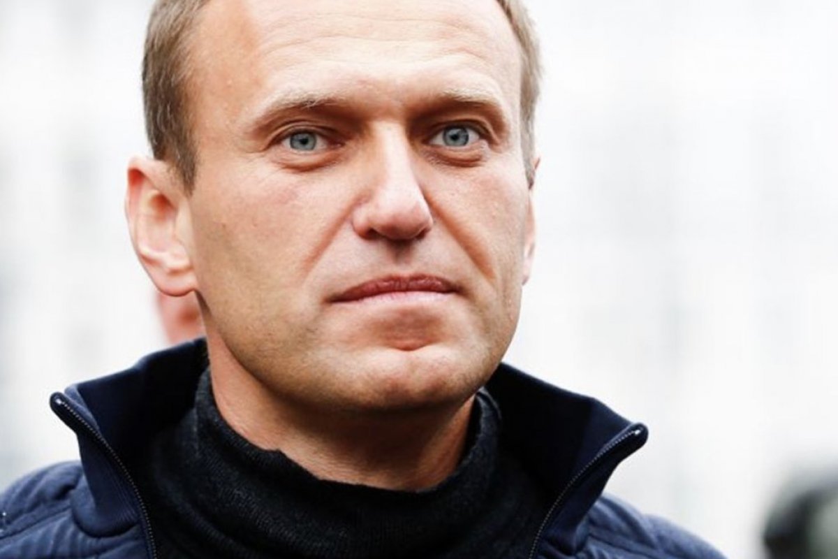 Centenas de pessoas comparecem ao enterro de Alexei Navalny em Moscou