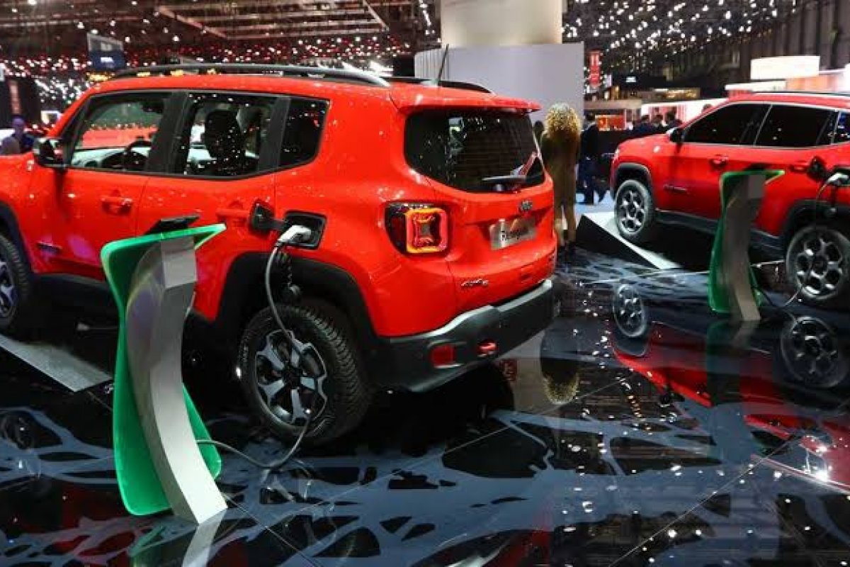 Além de turbo, Renegade e Compass terão versões híbridas