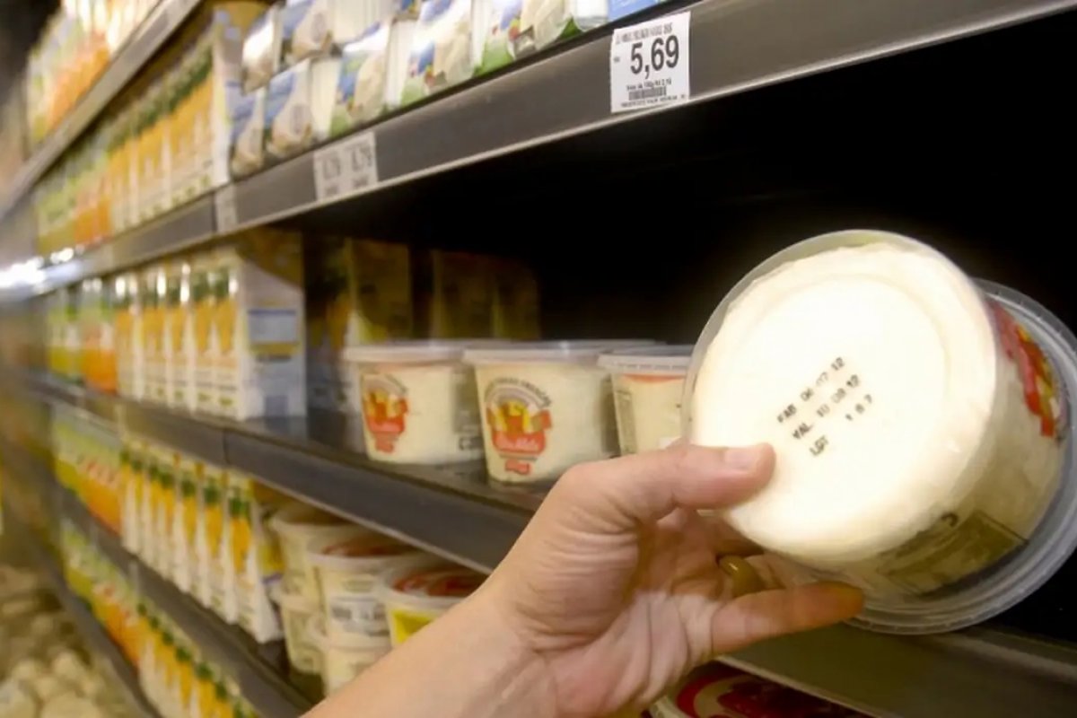 Ultraprocessados por baixo custo favorecem a obesidade infantil, dizem especialistas