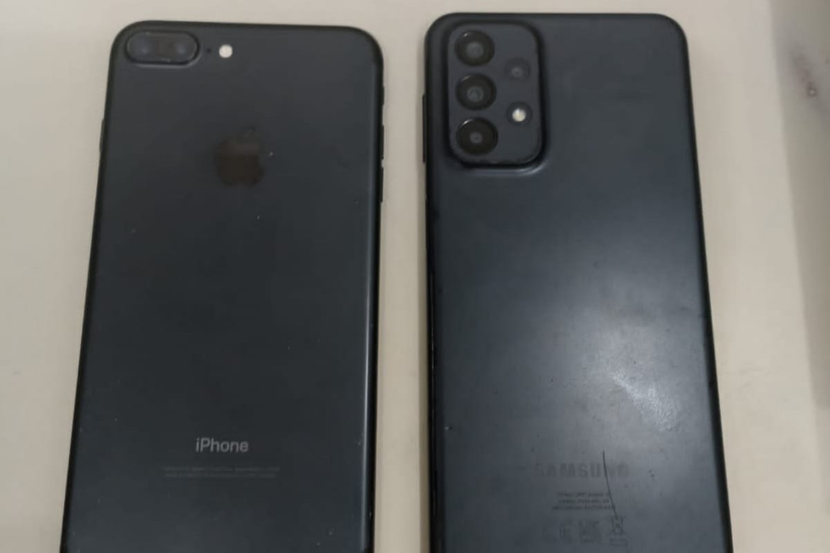 Homens são presos acusados de roubar celular em Lauro de Freitas