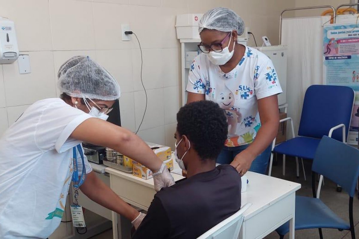 Salvador Contra a Dengue: ação aplica 950 doses da vacina contra a doença