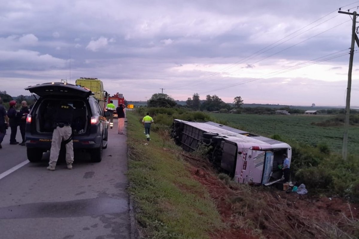 Acidente de ônibus na BR-116 deixa dois mortos e 40 feridos