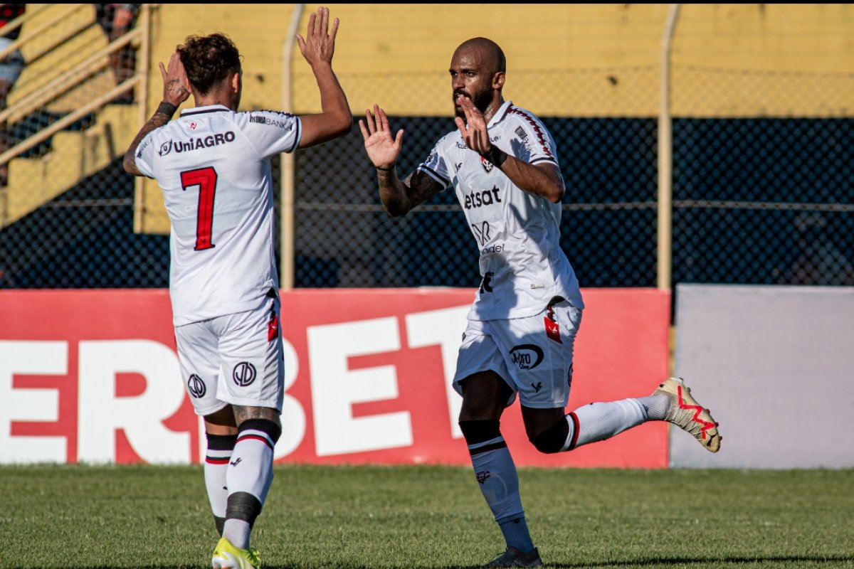 Vídeo: Vitória vence o Itabuna e termina fase de grupos do Baiano em segundo; confira os gols