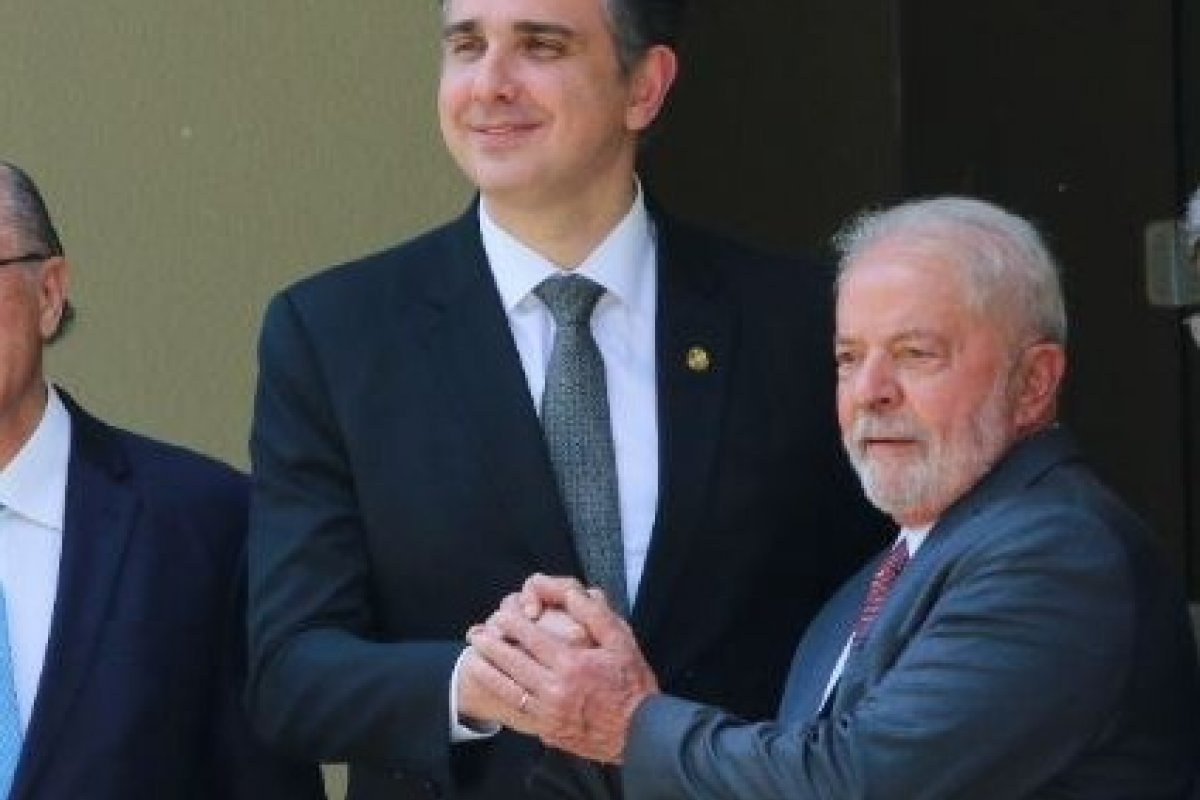 Lula janta com senadores no Palácio da Alvorada nesta terça (5)