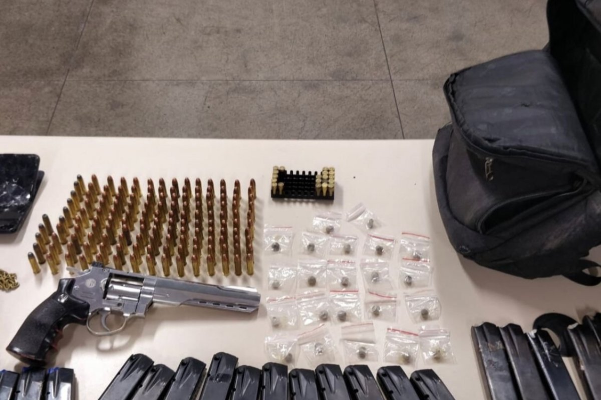 Operação apreende arma, munições e droga em Feira de Santana
