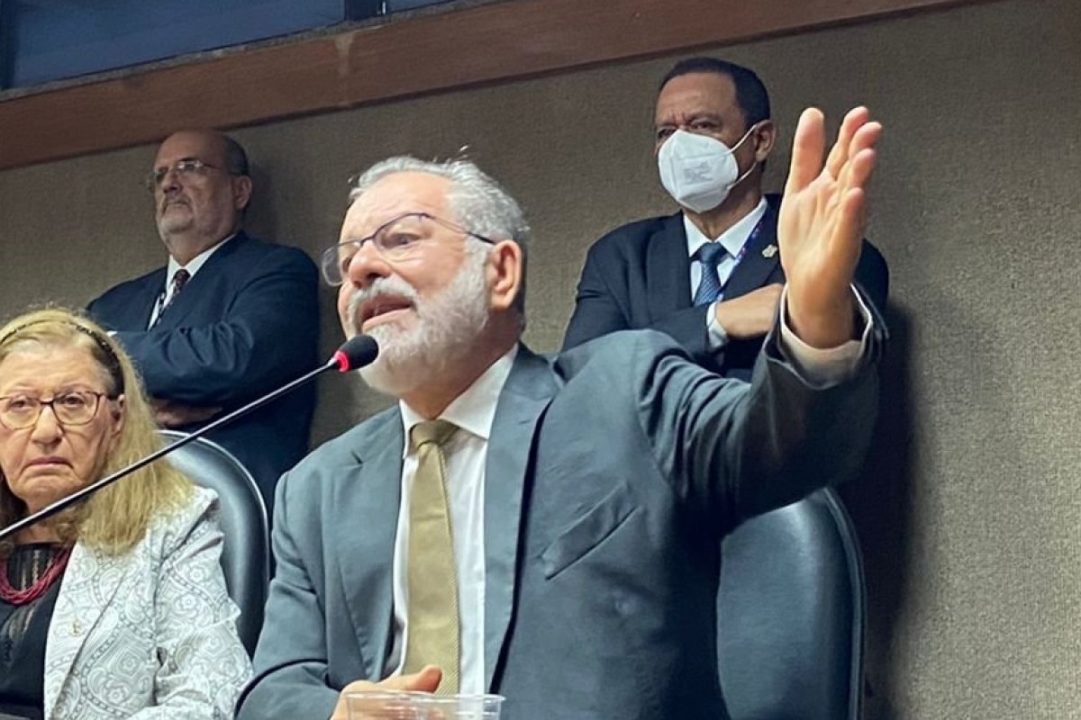 'Por que só pode ser do PT?', questiona Nilo sobre posto de conselheiro no TCM