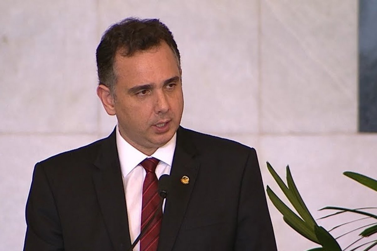 "Muitas vezes a opinião pública não se dá conta do quanto é exigido de um parlamentar", declara Pacheco