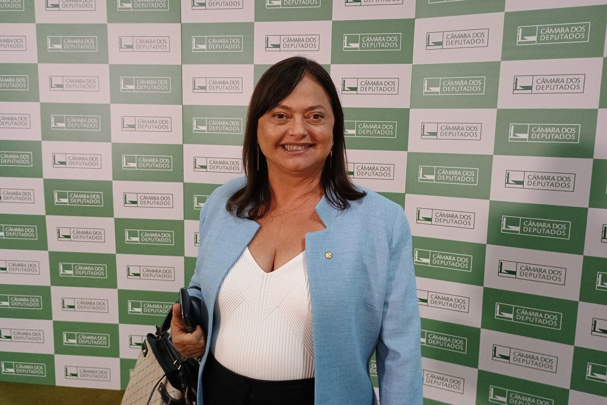 'Expectativa é que medida seja revertida', diz Alice Portugal sobre cortes na UFBA