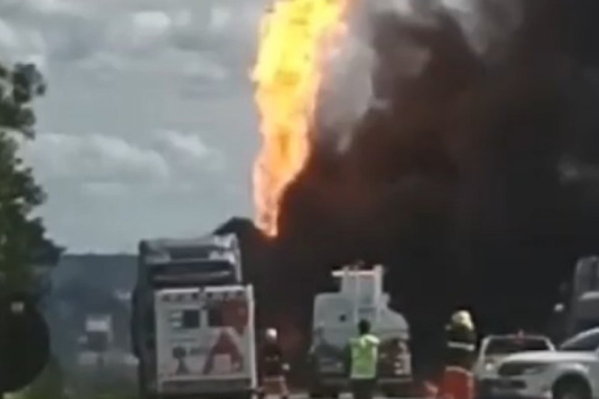 Trecho da BR-116 volta a ser interditado por risco de novas explosões em caminhão