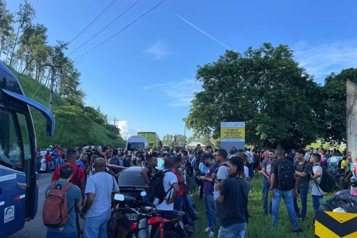 Mais de mil trabalhadores da Refinaria de Mataripe paralisam atividades em resposta à demissão de funcionários