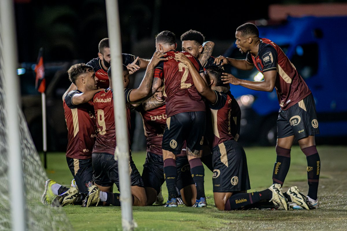 Vídeo: Vitória vira sobre o Itabaiana e volta para G-4 da Copa do Nordeste; confira os gols