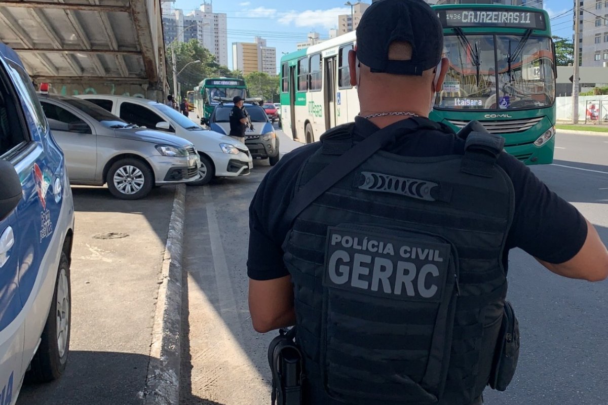 Participante de grupo responsável por roubos em ônibus é detido na Cidade Baixa