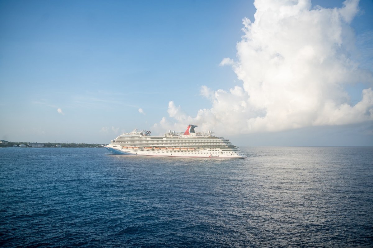 Turista descobre câmera escondida dentro de cruzeiro e funcionário é preso
