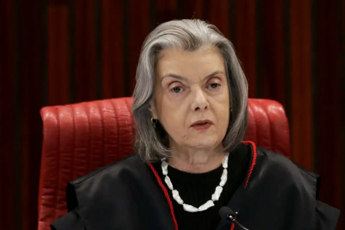 Ministra Cármen Lúcia suspende medida de busca e apreensão contra jornalistas